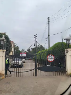 3bdrm House in Gateway Mall Area for sale