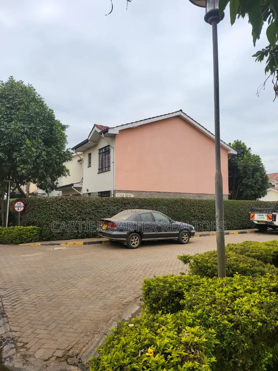 3bdrm House in Gateway Mall Area for sale