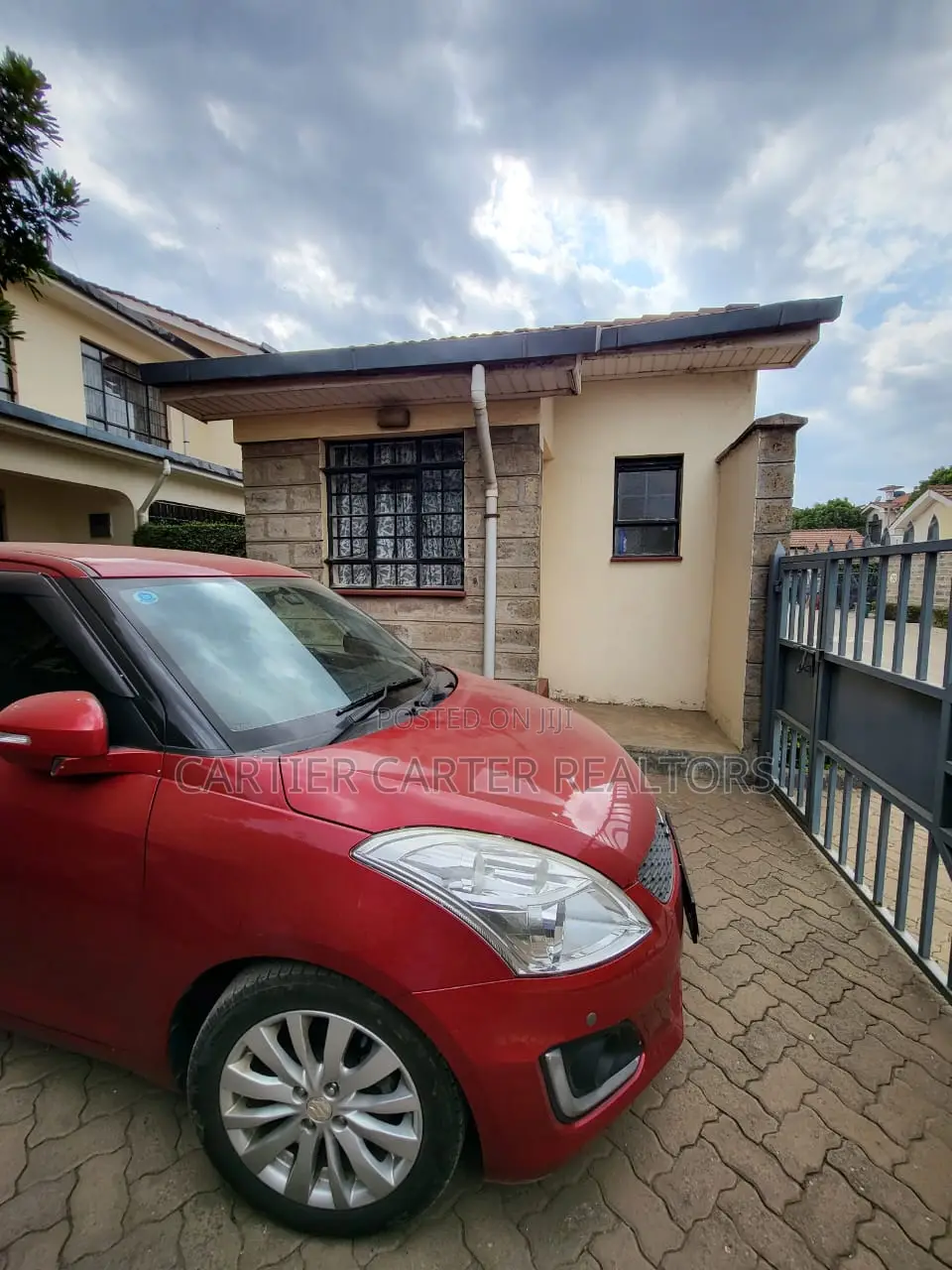 3bdrm House in Gateway Mall Area for sale