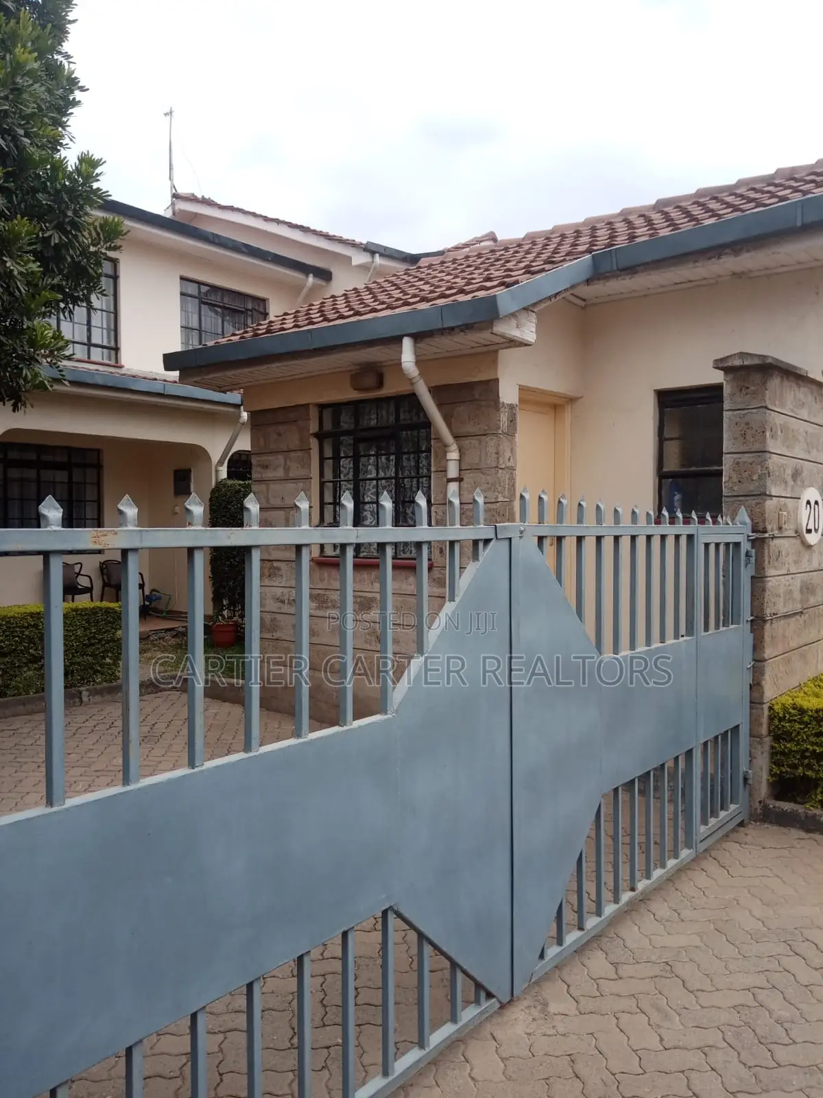 3bdrm House in Gateway Mall Area for sale