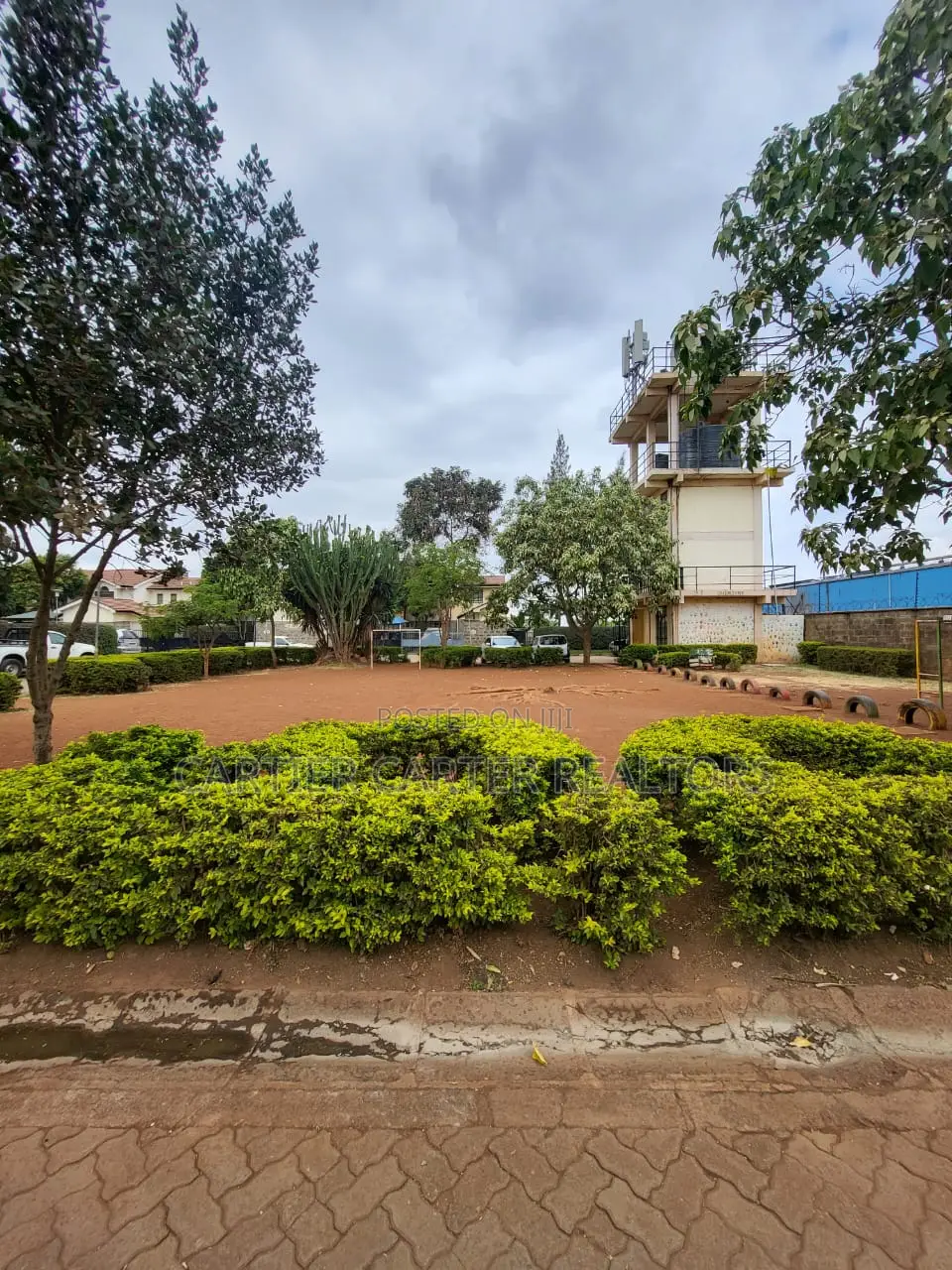 3bdrm House in Gateway Mall Area for sale
