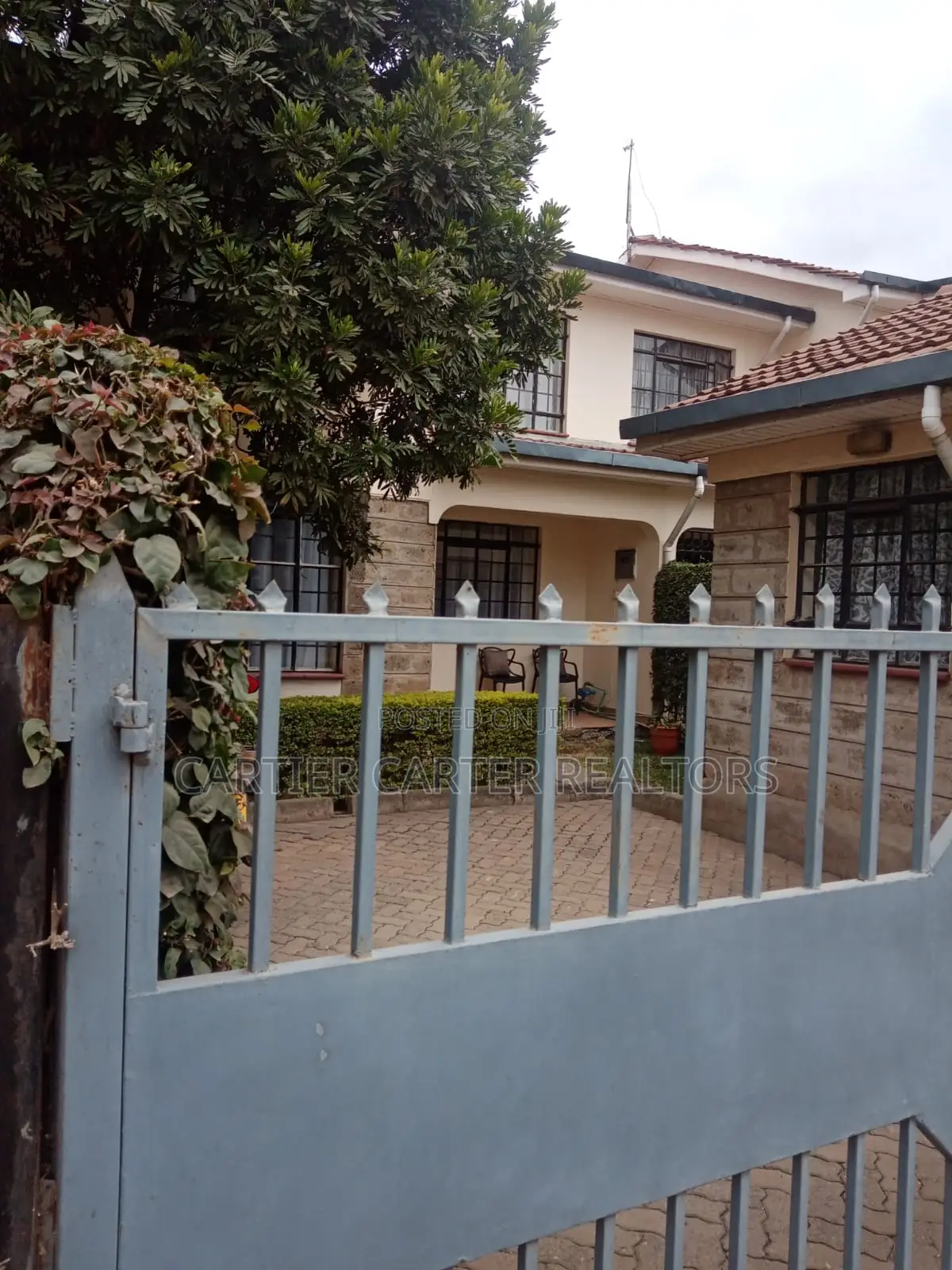 3bdrm House in Gateway Mall Area for sale