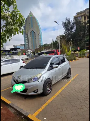Toyota Vitz 2011 Silver