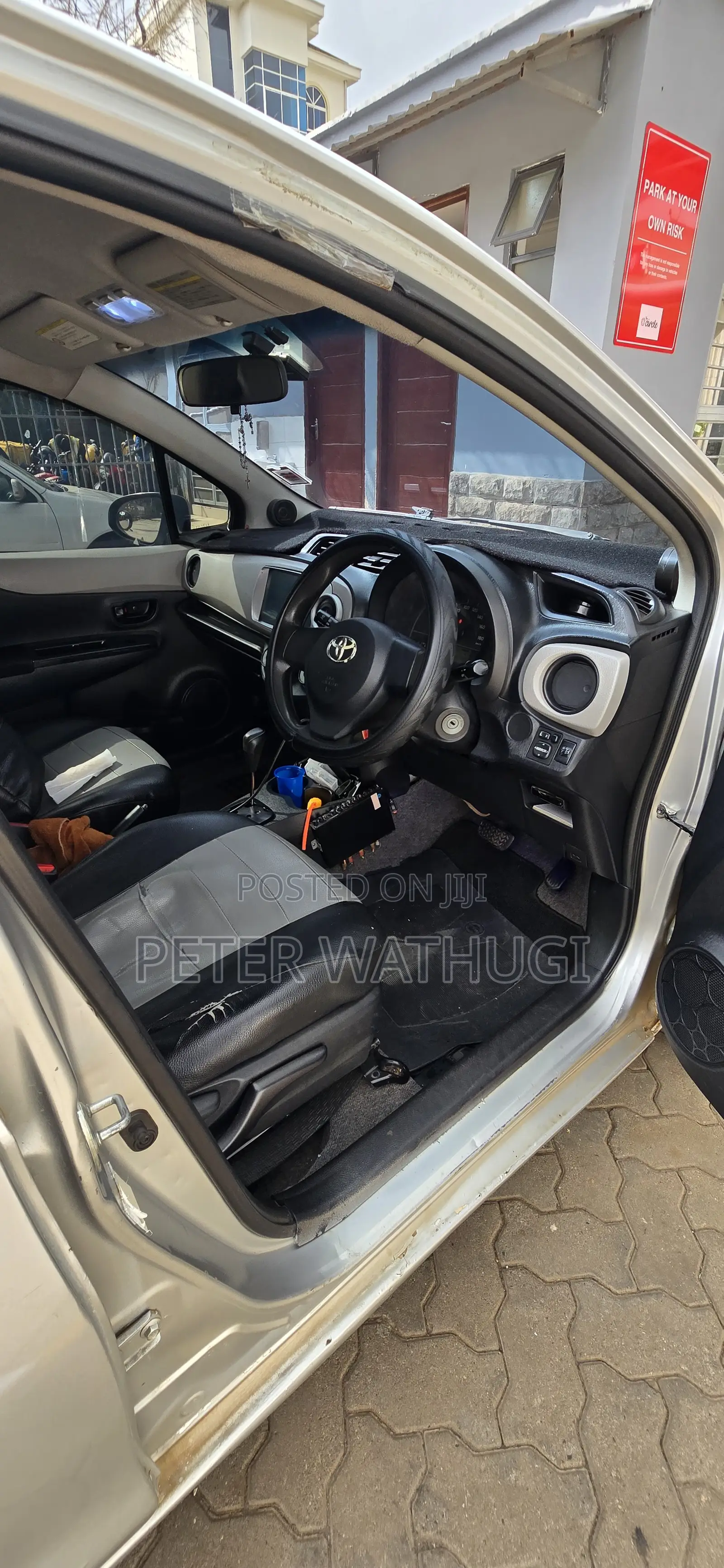 Toyota Vitz 2011 Silver