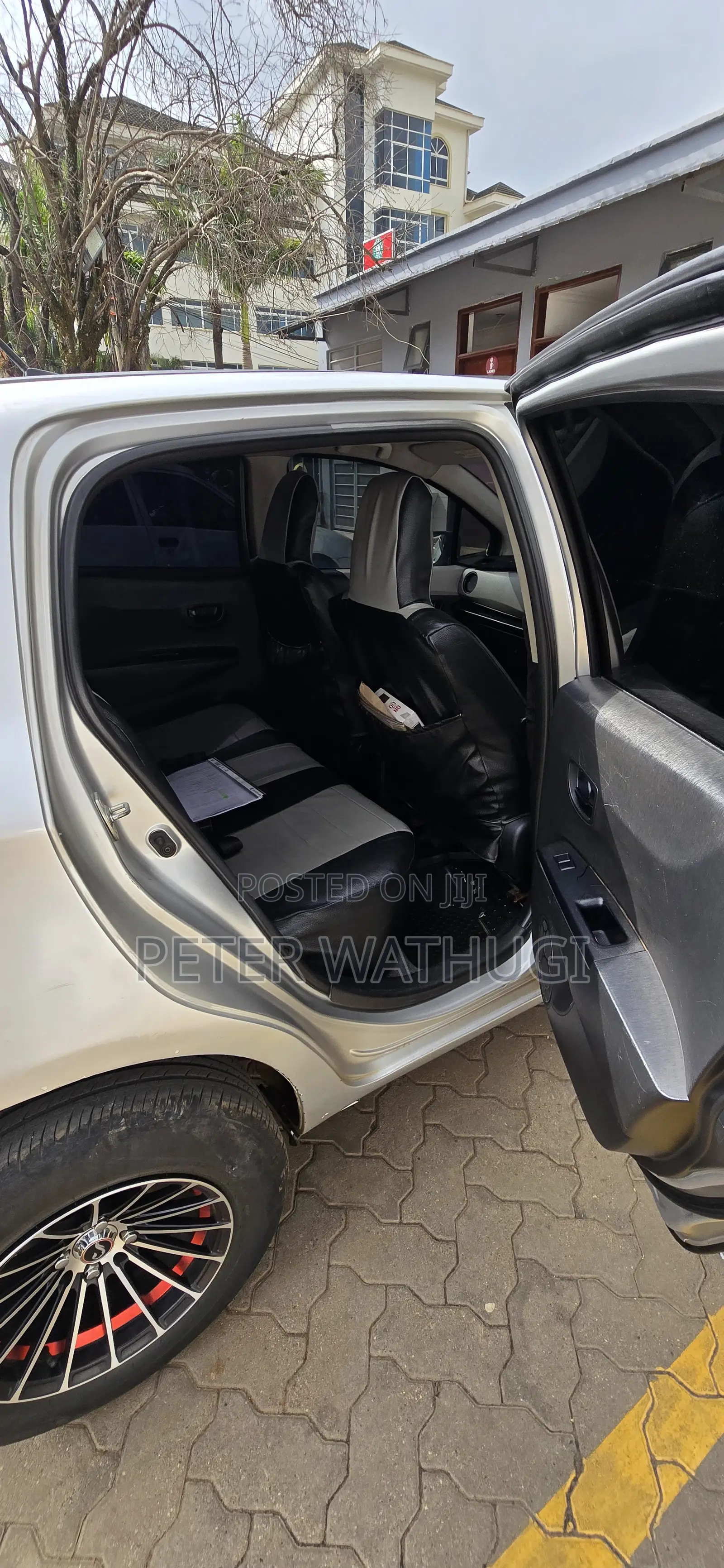 Toyota Vitz 2011 Silver