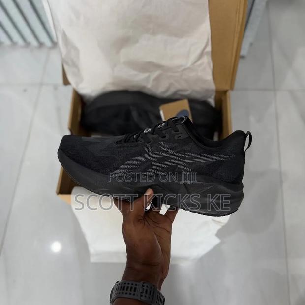Asics Novablast 5 Triple Black - thumbnail 2
