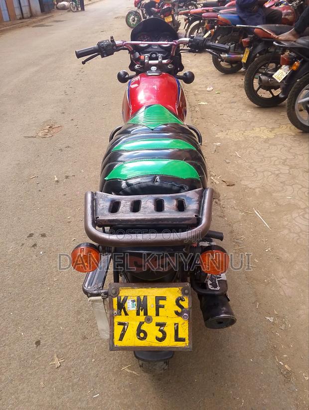 Bajaj Boxer 150 UG 2023 Red