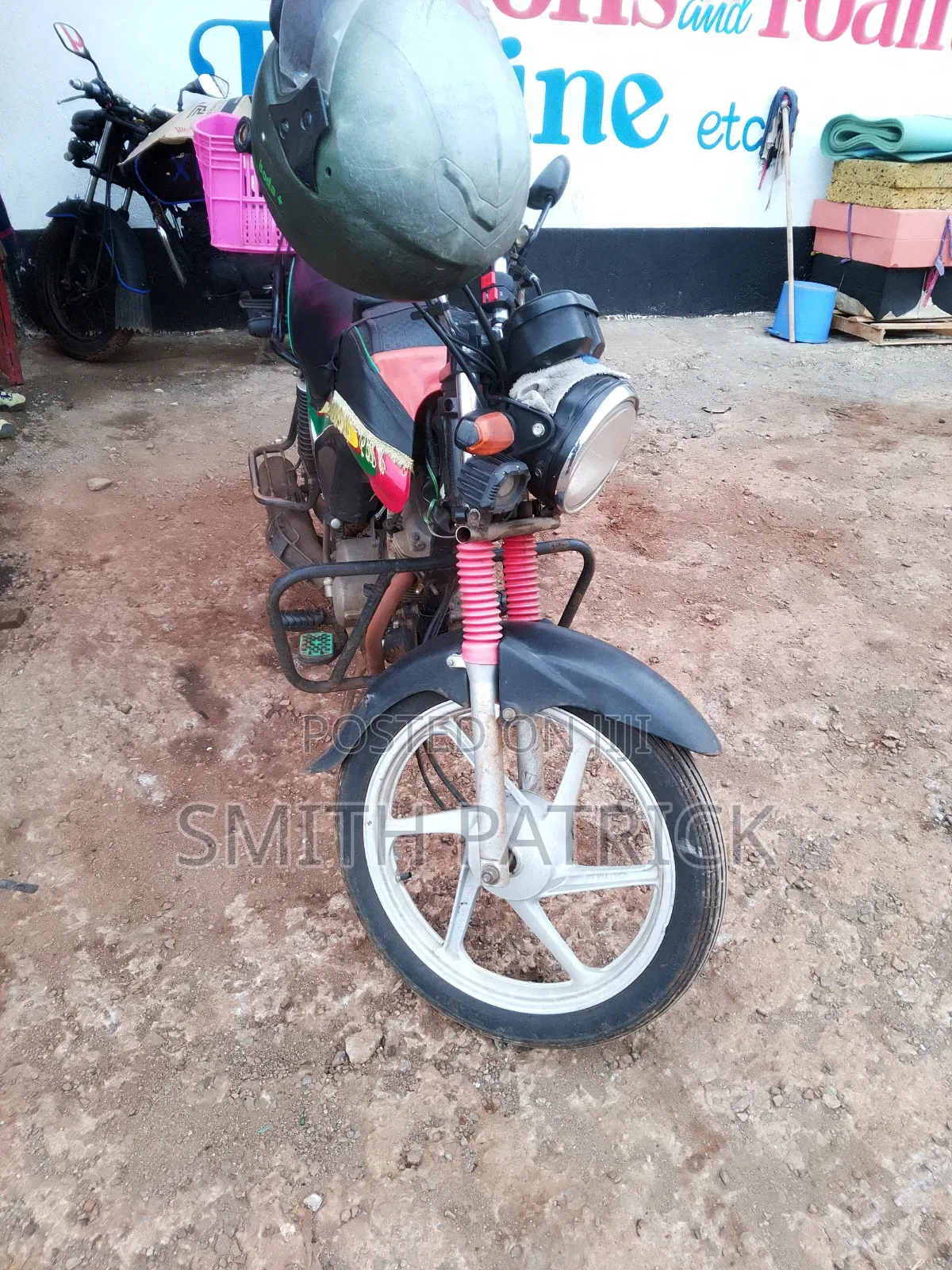 Honda CB 2021 Red