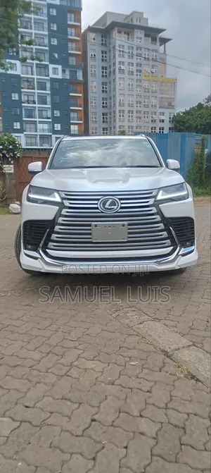 Lexus LX 2022 White