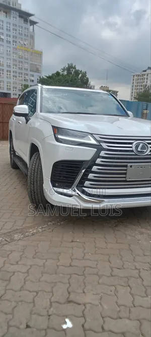 Lexus LX 2022 White