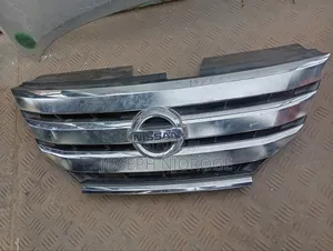 Nissan Serena C26 Grill