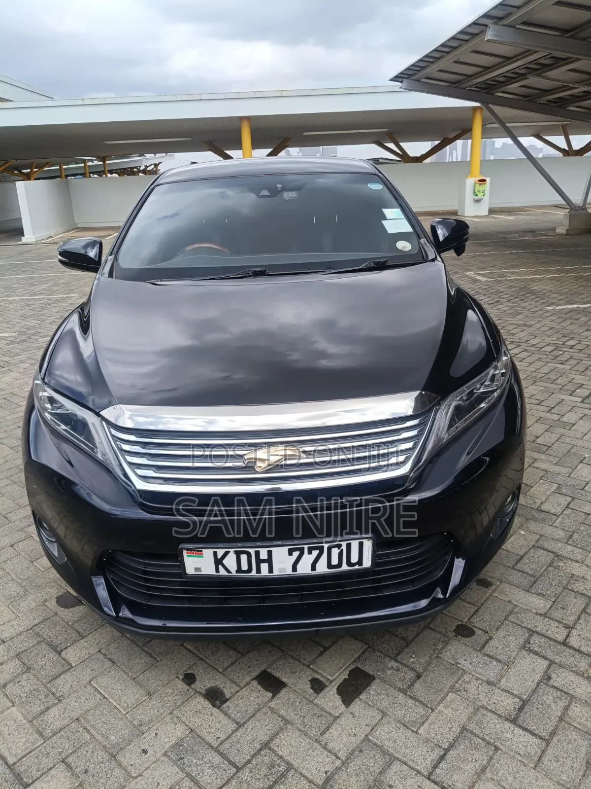 Toyota Harrier 2.0 2015 Black