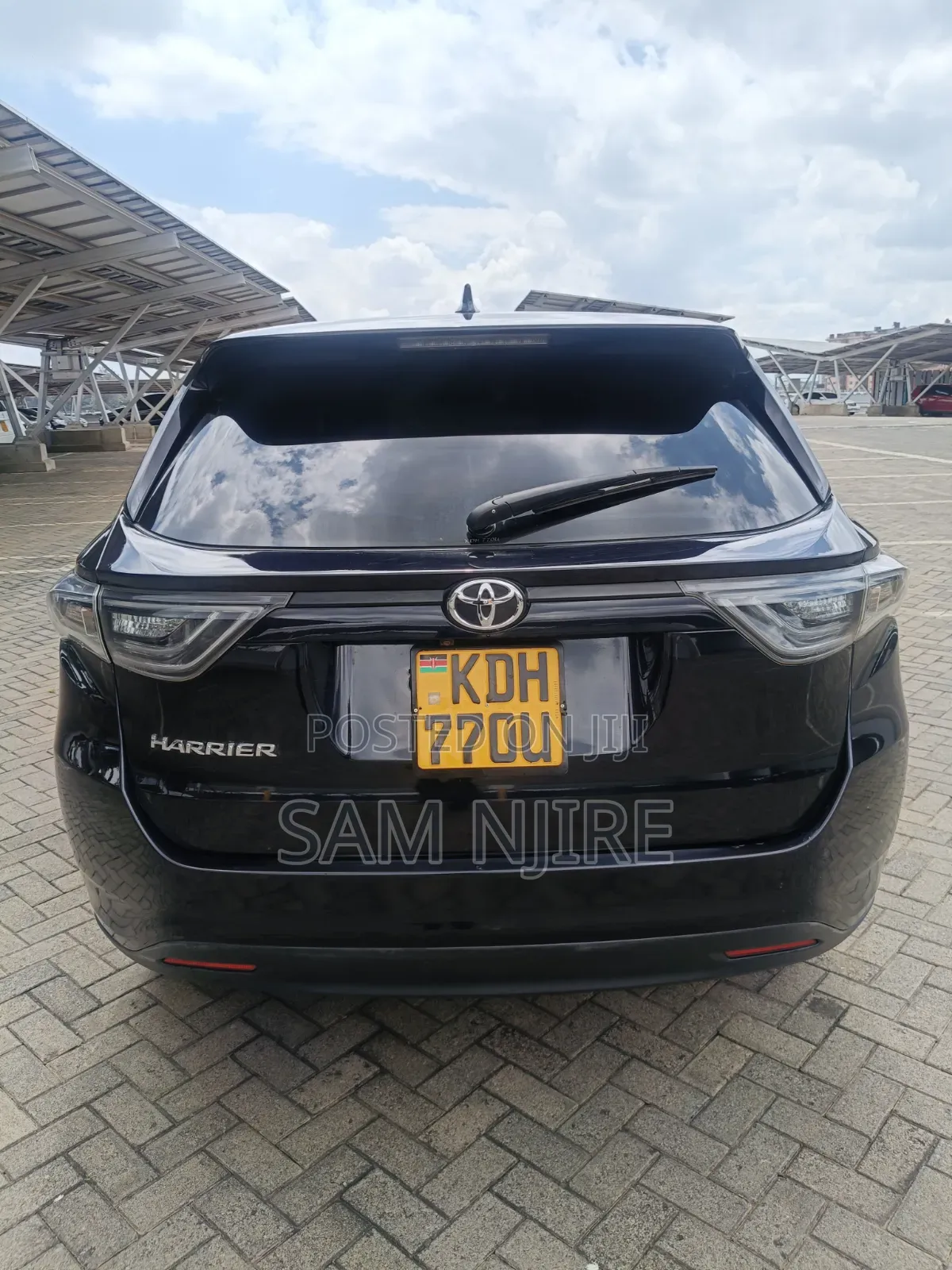 Toyota Harrier 2.0 2015 Black