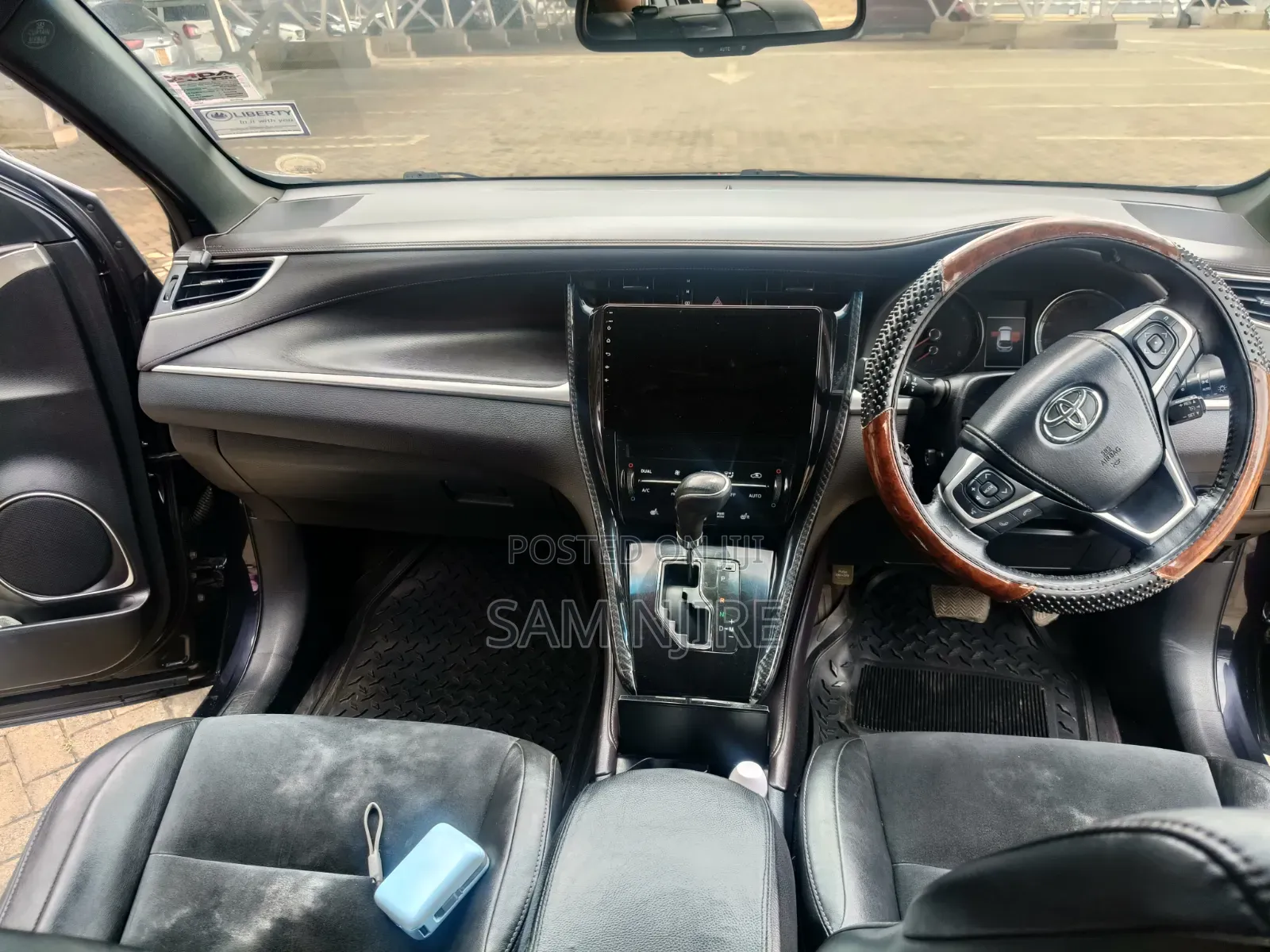 Toyota Harrier 2.0 2015 Black