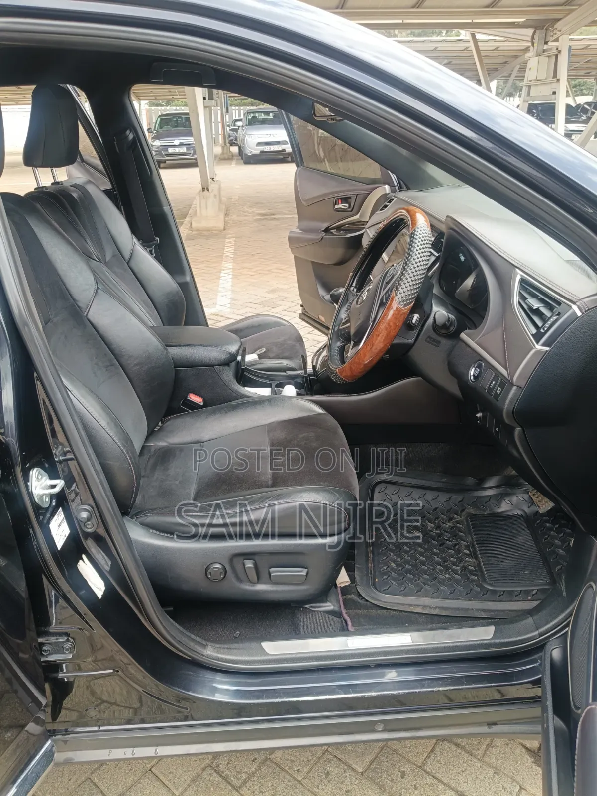 Toyota Harrier 2.0 2015 Black