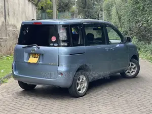 Toyota Sienta 2015 Blue