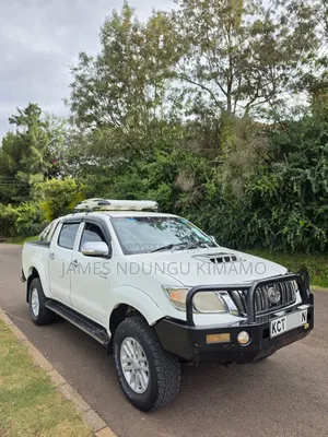 Toyota Hilux 2012 White