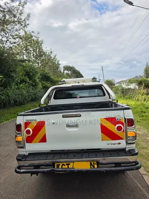 Toyota Hilux 2012 White