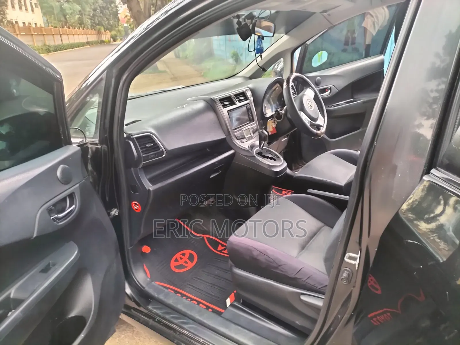 Toyota Ractis 2012 Black
