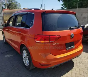 Volkswagen Touran 2018 Orange