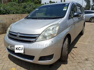 Toyota ISIS 2010 Silver