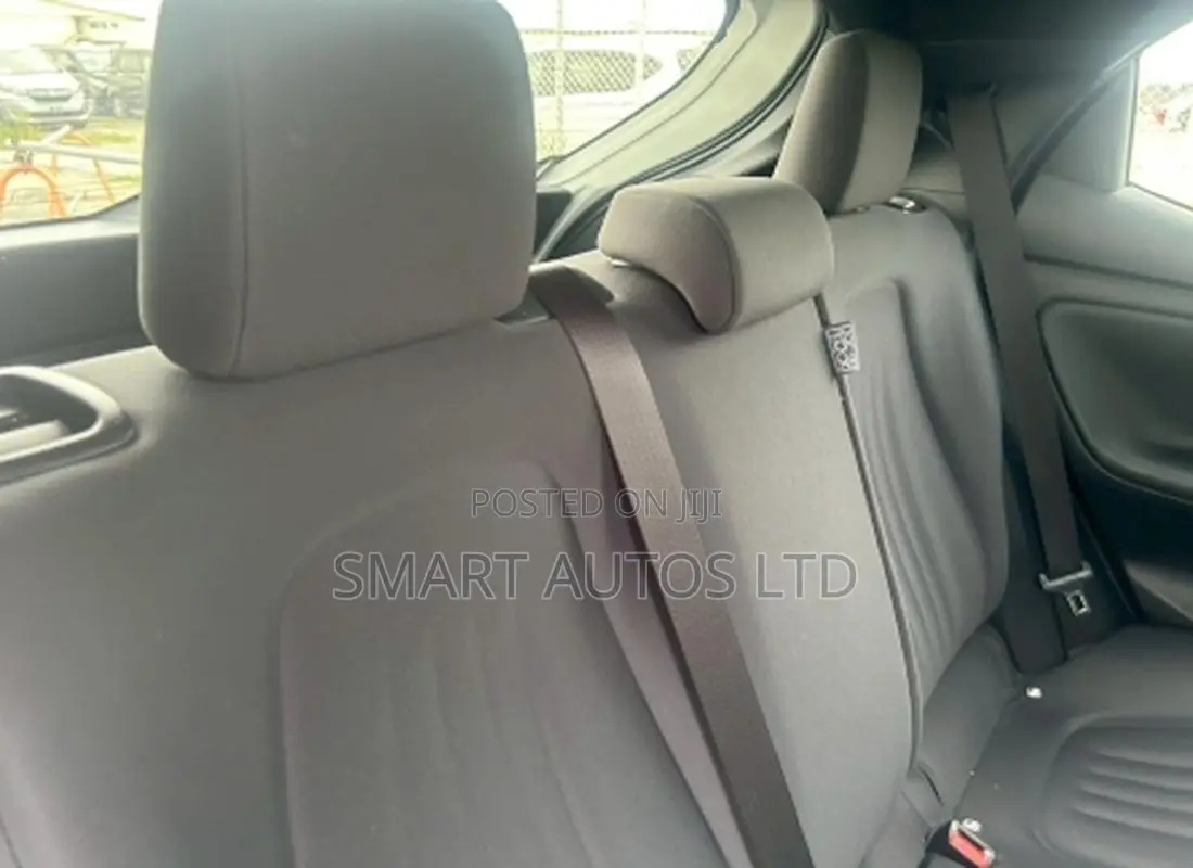 Toyota Yaris 2020 Pearl