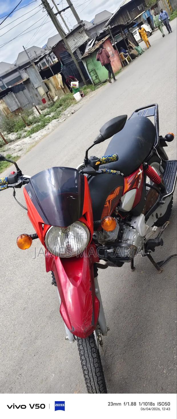 TVS HLX Plus ES 2026 Red - thumbnail 2
