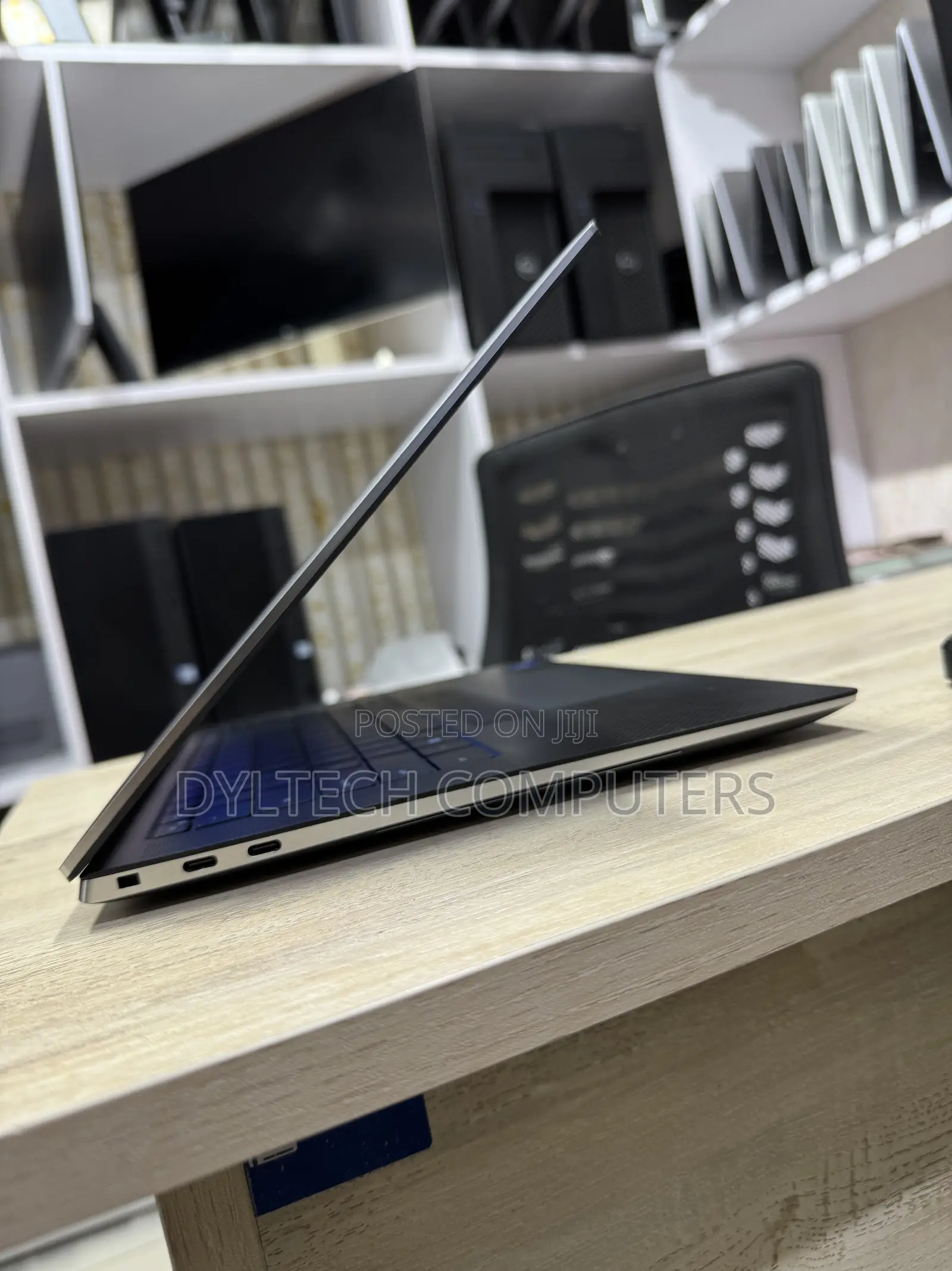 Laptop Dell Precision 5560 16GB Intel Core i7 SSD 512GB
