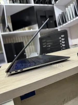 Laptop Dell Precision 5560 16GB Intel Core i7 SSD 512GB