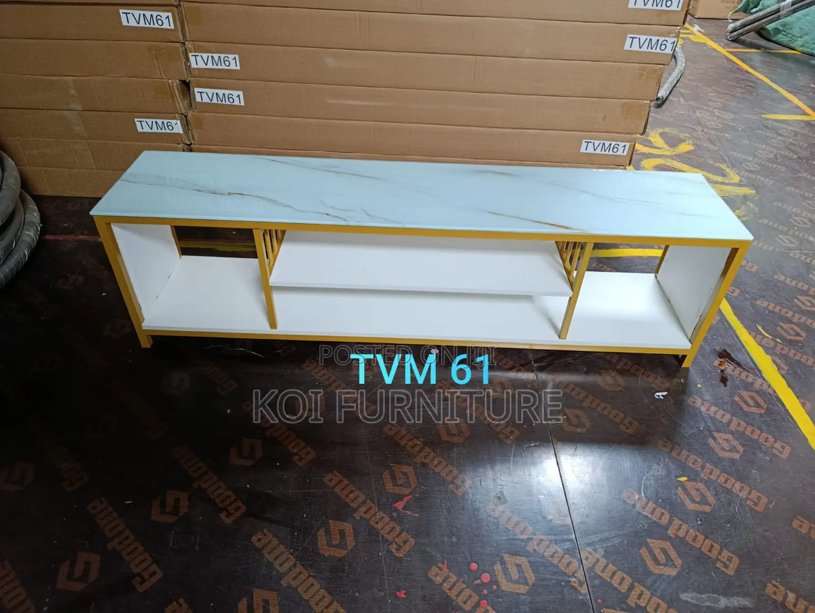 Table : Sleek Marble-Effect Top Premium Gold-Finished Frame Table