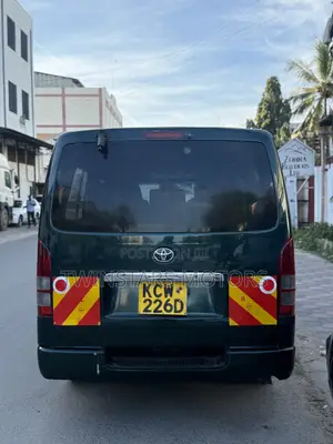 Toyota HiAce SV Premium 2013 Green