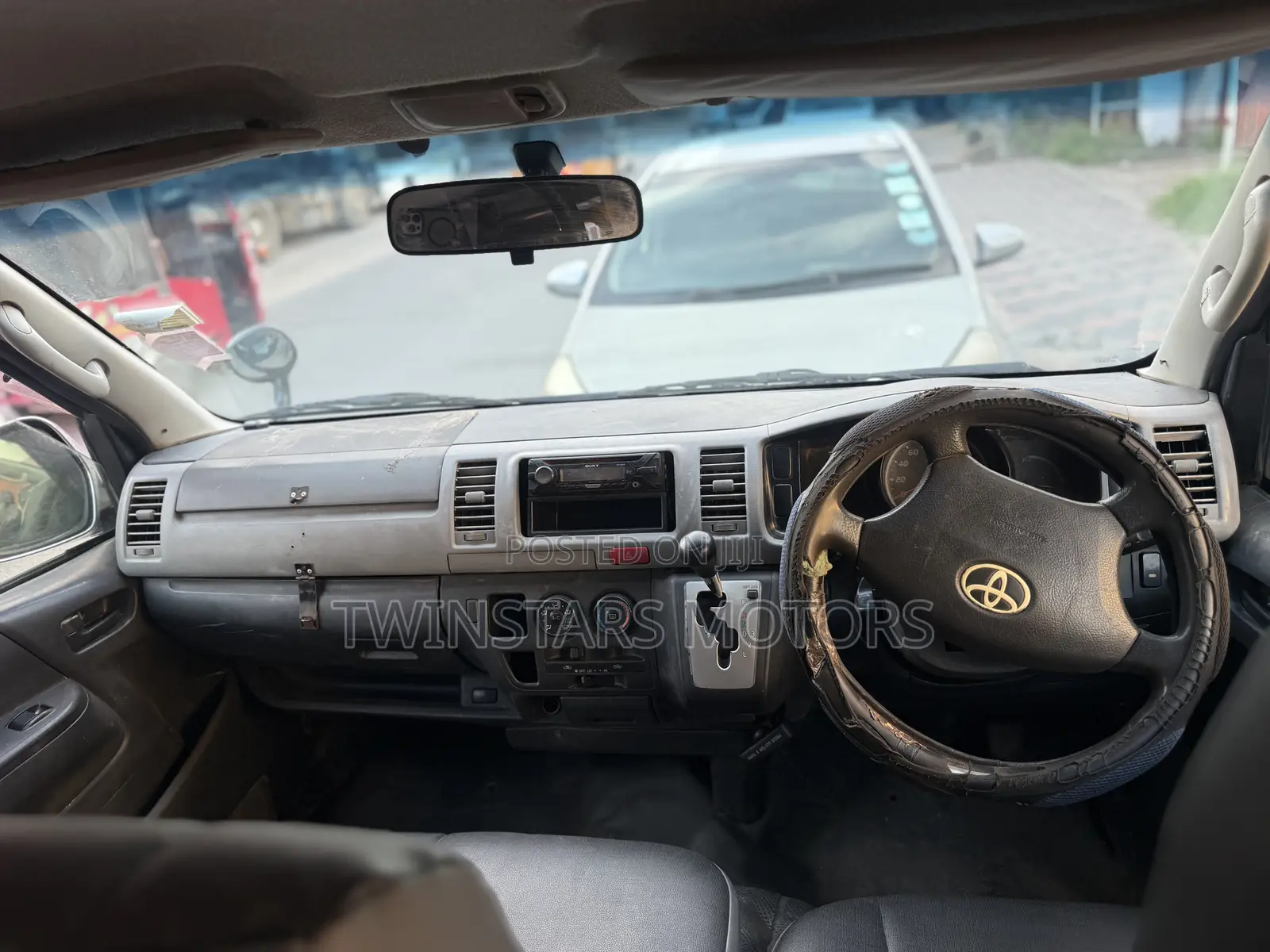 Toyota HiAce SV Premium 2013 Green