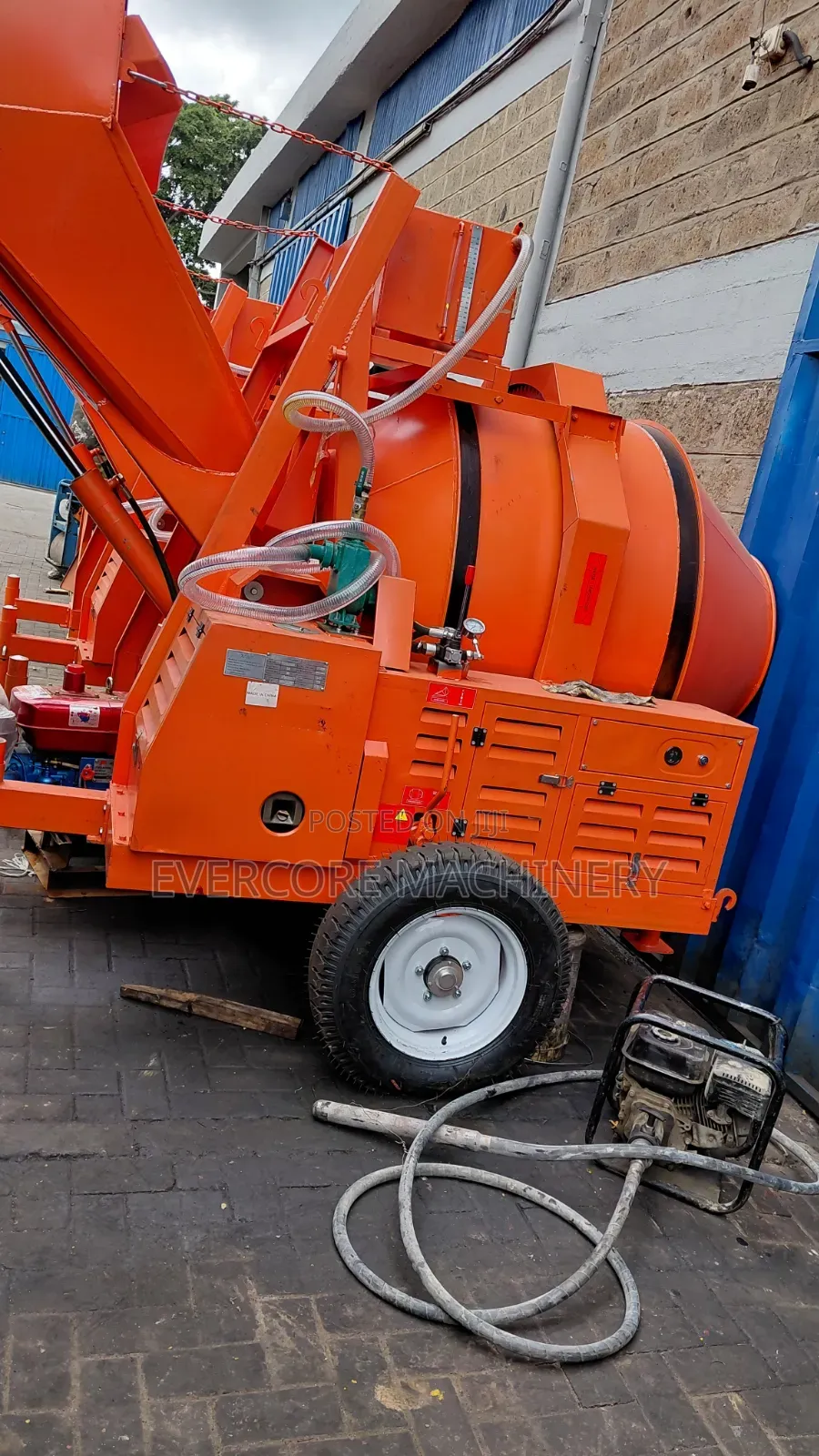 Commercial Rdcm350 Diesel Self-Loading Mixing Machine.