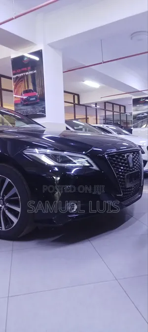 Toyota Crown 2018 Black