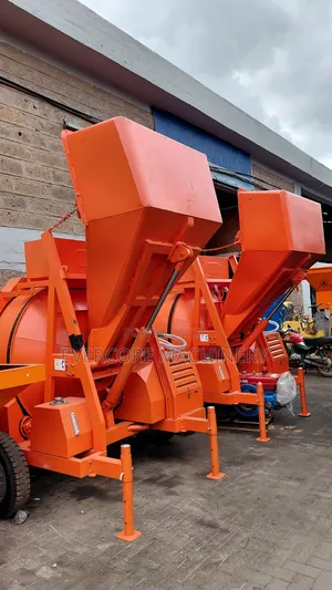Heavy Duty Diesel Self-Loading Concrete Mixing Machine.
