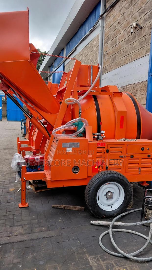 Commercial Concrete Selflloading Mixer Diesel Powered. - main view