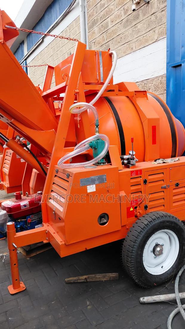 Commercial Concrete Selflloading Mixer Diesel Powered. - thumbnail 2