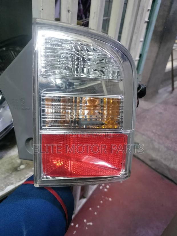 Toyota Isis Bumper Light - main view