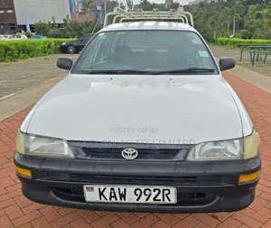 Toyota Corolla 1999 White