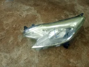 Headlight Nissan Note E12