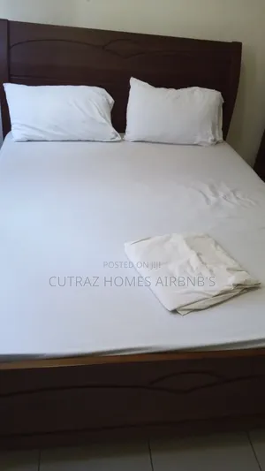 Dulux Executive Vip Studio/ Bed Seater
