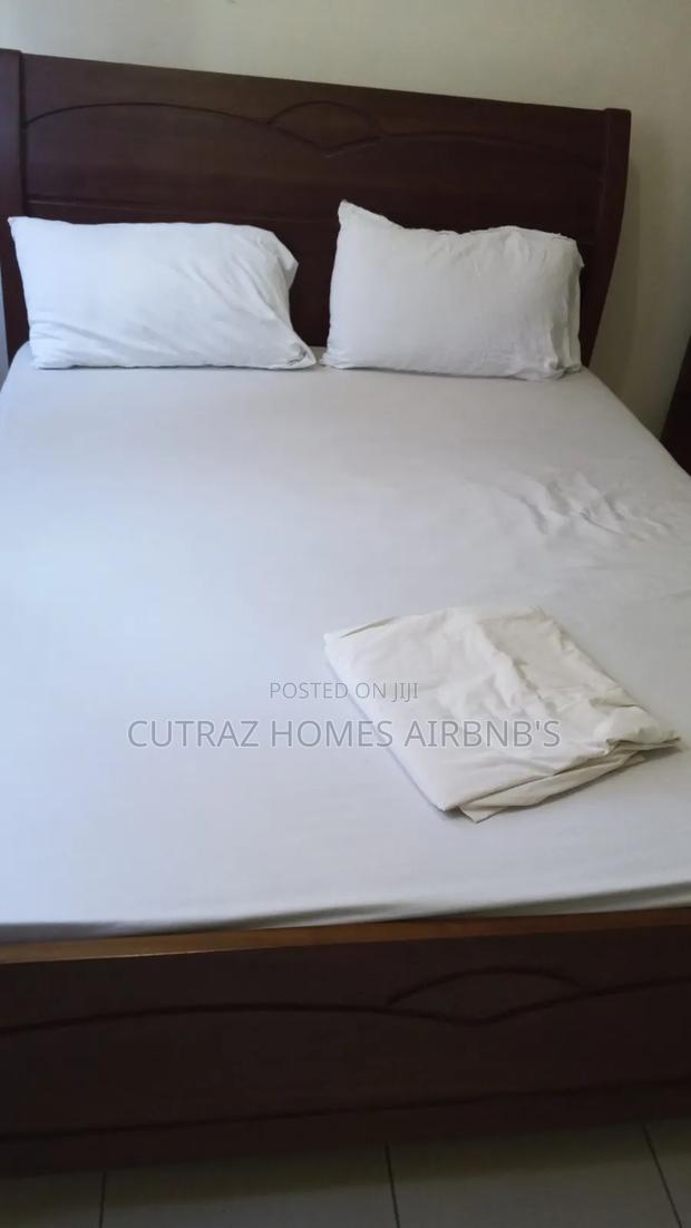 Dulux Executive Vip Studio/ Bed Seater - thumbnail 2