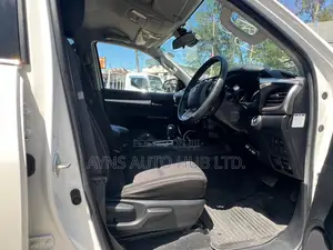 Toyota Hilux 2020 Pearl