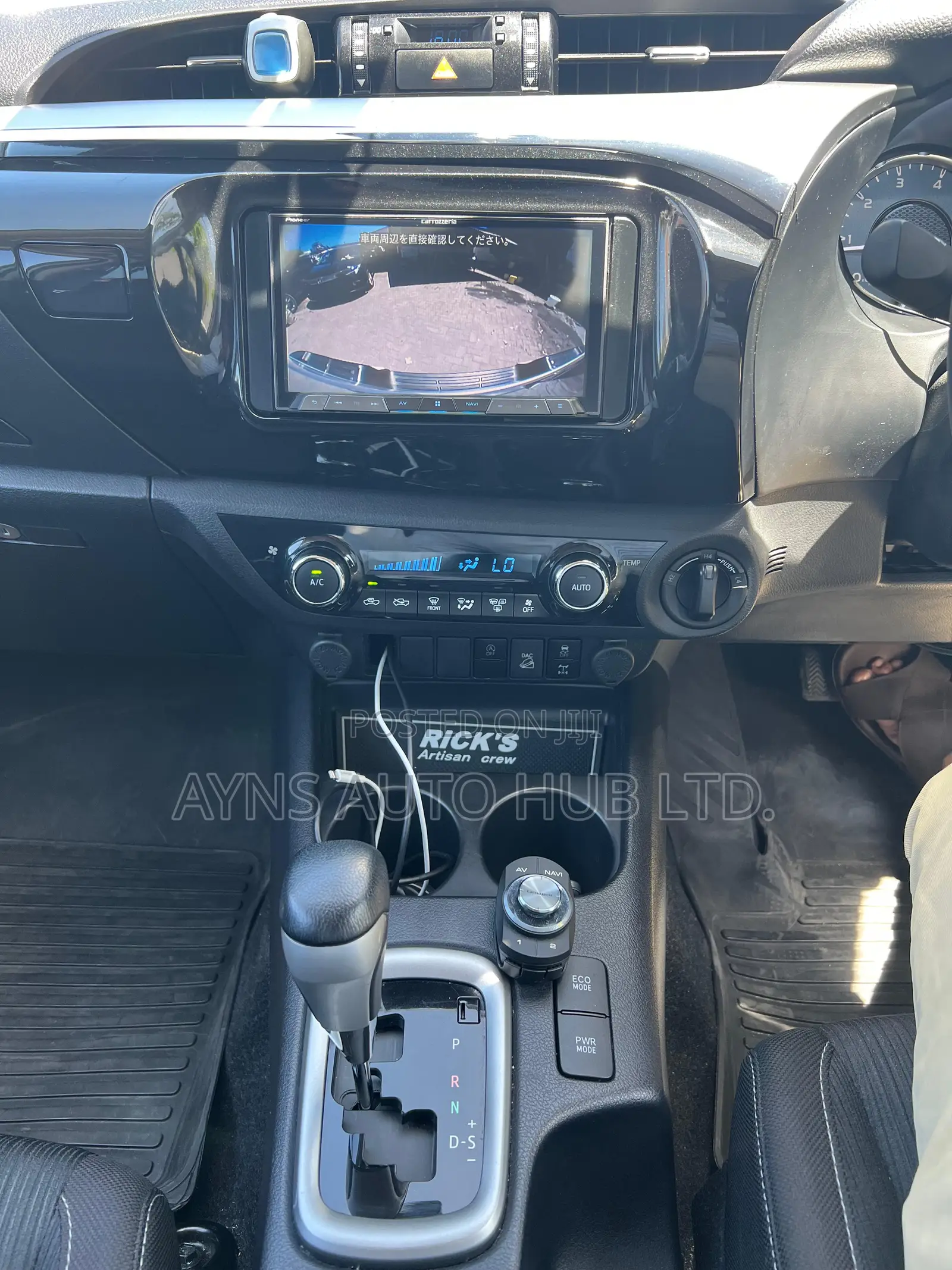 Toyota Hilux 2020 Pearl