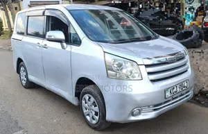 Toyota Noah 2009 Silver