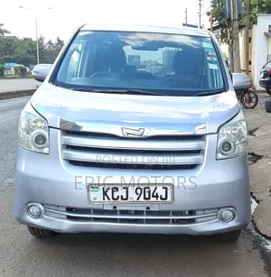 Toyota Noah 2009 Silver