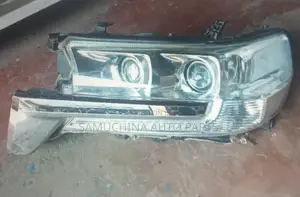 Headlight Land Cruiser V8 200 Series Xenon