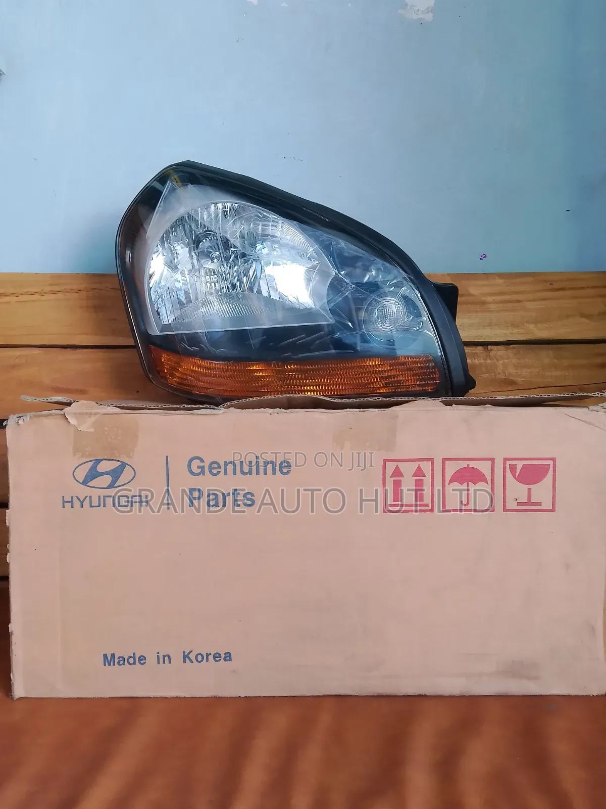 Head Lamp Right Hyundai Tucson (Genuine)