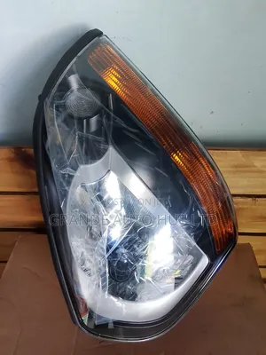 Head Lamp Right Hyundai Tucson (Genuine)