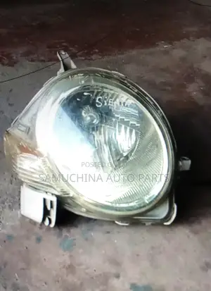 Headlight Toyota Sienta Xenon